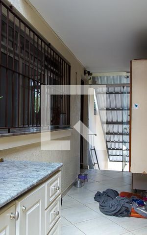 Casa à venda com 226m², 3 quartos e 2 vagas Casa à venda com 226m², 3 quartos e 2 vagasCorredor Lateral