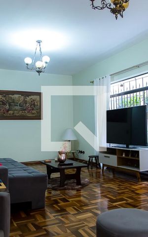 Casa à venda com 226m², 3 quartos e 2 vagas Casa à venda com 226m², 3 quartos e 2 vagasSala