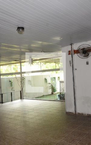 Casa à venda com 760m², 3 quartos e 5 vagasÁrea aberta