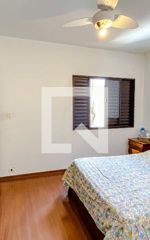 Casa à venda com 186m², 4 quartos e 2 vagasQuarto 2 - Suíte