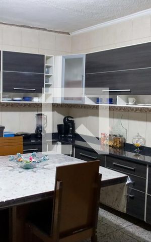 Casa à venda com 90m², 3 quartos e 2 vagas Casa à venda com 90m², 3 quartos e 2 vagasCozinha