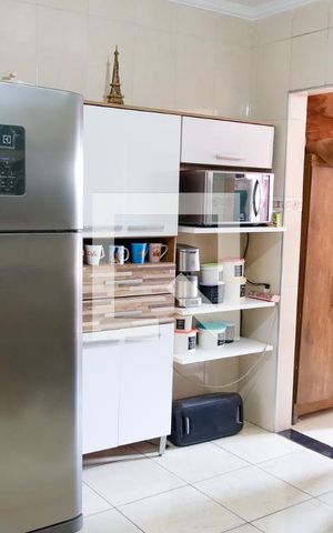 Casa à venda com 90m², 3 quartos e 2 vagas Casa à venda com 90m², 3 quartos e 2 vagasCozinha