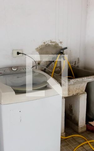 Casa à venda com 90m², 3 quartos e 2 vagas Casa à venda com 90m², 3 quartos e 2 vagasLavanderia