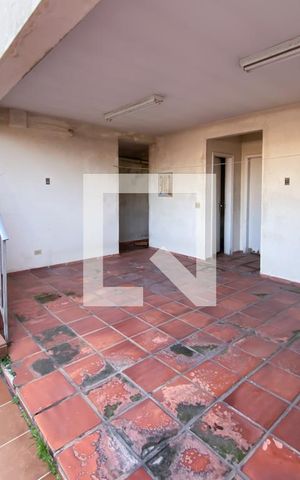 Casa à venda com 330m², 3 quartos e 2 vagas Casa à venda com 330m², 3 quartos e 2 vagasÁrea externa