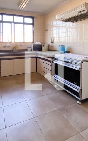 Casa à venda com 330m², 3 quartos e 2 vagas Casa à venda com 330m², 3 quartos e 2 vagasCozinha