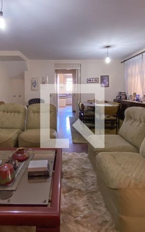 Casa à venda com 330m², 3 quartos e 2 vagas Casa à venda com 330m², 3 quartos e 2 vagasSala