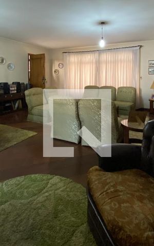 Casa à venda com 330m², 3 quartos e 2 vagas Casa à venda com 330m², 3 quartos e 2 vagasSala