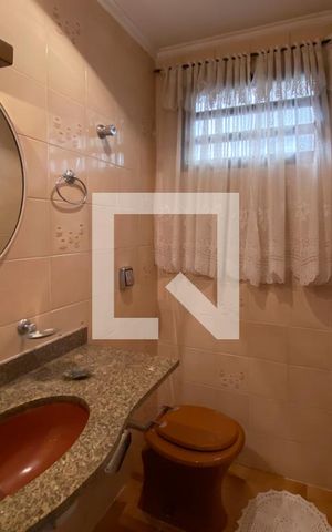 Casa à venda com 330m², 3 quartos e 2 vagas Casa à venda com 330m², 3 quartos e 2 vagasLavabo