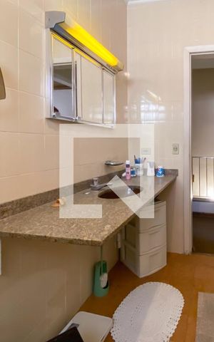 Casa à venda com 330m², 3 quartos e 2 vagas Casa à venda com 330m², 3 quartos e 2 vagasBanheiro 2