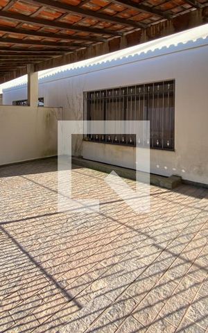 Casa à venda com 330m², 3 quartos e 2 vagas Casa à venda com 330m², 3 quartos e 2 vagasÁrea externa