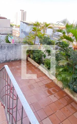 Casa à venda com 330m², 3 quartos e 2 vagas Casa à venda com 330m², 3 quartos e 2 vagasÁrea externa