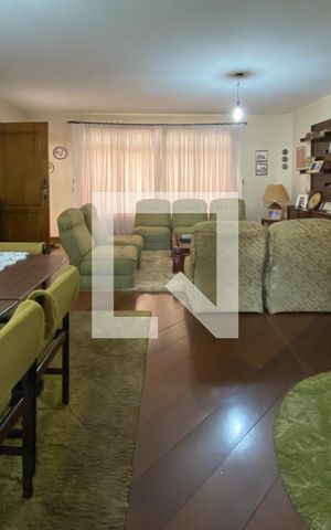 Casa à venda com 330m², 3 quartos e 2 vagas Casa à venda com 330m², 3 quartos e 2 vagasSala