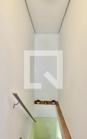 Casa à venda com 170m², 4 quartos e 2 vagas Casa à venda com 170m², 4 quartos e 2 vagasCorredor