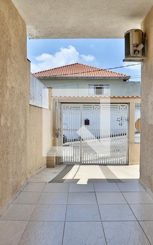 Casa à venda com 170m², 4 quartos e 2 vagas Casa à venda com 170m², 4 quartos e 2 vagasEntrada