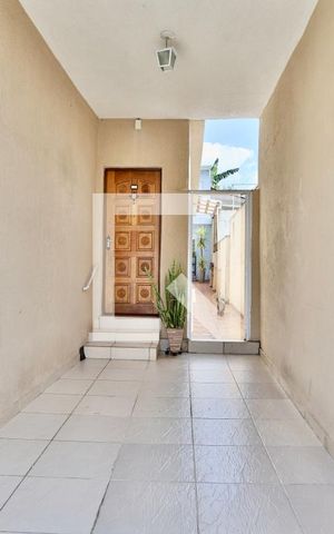 Casa à venda com 170m², 4 quartos e 2 vagas Casa à venda com 170m², 4 quartos e 2 vagasEntrada