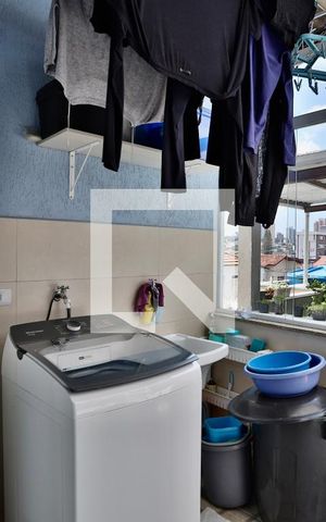 Casa à venda com 170m², 4 quartos e 2 vagas Casa à venda com 170m², 4 quartos e 2 vagasLavanderia 2