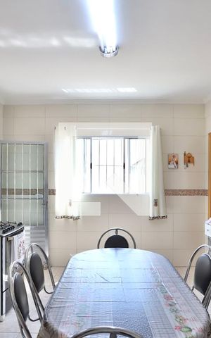 Casa à venda com 170m², 4 quartos e 2 vagas Casa à venda com 170m², 4 quartos e 2 vagasCozinha 1
