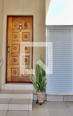 Casa à venda com 170m², 4 quartos e 2 vagas Casa à venda com 170m², 4 quartos e 2 vagasEntrada