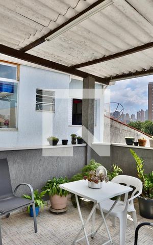 Casa à venda com 170m², 4 quartos e 2 vagas Casa à venda com 170m², 4 quartos e 2 vagasQuintal