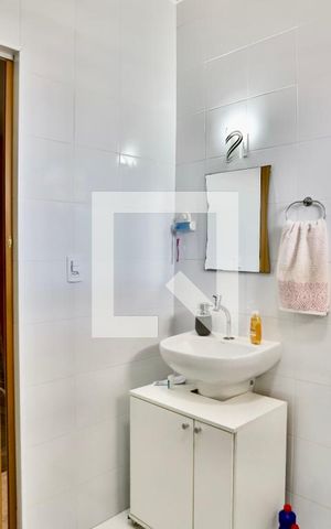 Casa à venda com 170m², 4 quartos e 2 vagas Casa à venda com 170m², 4 quartos e 2 vagasBanheiro 1