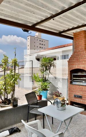Casa à venda com 170m², 4 quartos e 2 vagas Casa à venda com 170m², 4 quartos e 2 vagasChurrasqueira