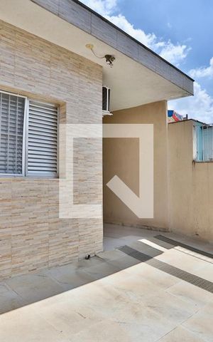 Casa à venda com 170m², 4 quartos e 2 vagas Casa à venda com 170m², 4 quartos e 2 vagasGaragem