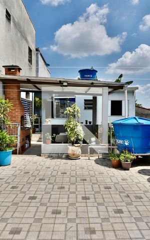 Casa à venda com 170m², 4 quartos e 2 vagas Casa à venda com 170m², 4 quartos e 2 vagasQuintal