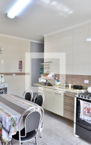 Casa à venda com 170m², 4 quartos e 2 vagas Casa à venda com 170m², 4 quartos e 2 vagasCozinha 1
