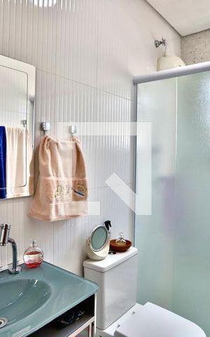 Casa à venda com 170m², 4 quartos e 2 vagas Casa à venda com 170m², 4 quartos e 2 vagasBanheiro 2