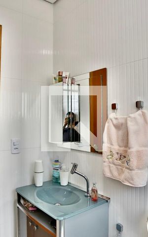 Casa à venda com 170m², 4 quartos e 2 vagas Casa à venda com 170m², 4 quartos e 2 vagasBanheiro 2