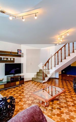 Casa à venda com 358m², 4 quartos e 10 vagasSala