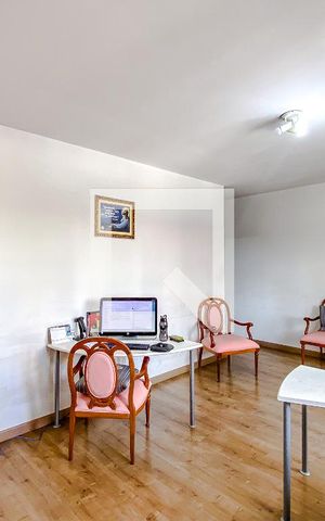 Casa à venda com 358m², 4 quartos e 10 vagasQuarto 4 - Suíte