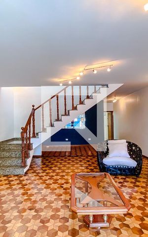 Casa à venda com 358m², 4 quartos e 10 vagasSala
