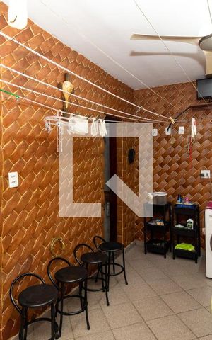 Casa à venda com 150m², 4 quartos e 2 vagasÁrea de Serviço