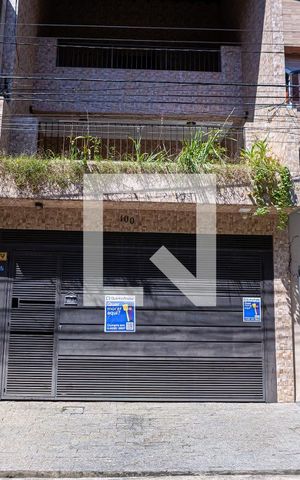 Casa à venda com 225m², 4 quartos e 4 vagas Casa à venda com 225m², 4 quartos e 4 vagasFachada