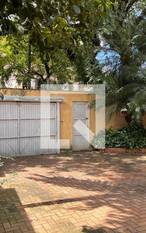 Casa à venda com 460m², 4 quartos e 4 vagasFachada