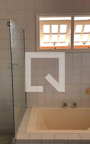 Casa à venda com 460m², 4 quartos e 4 vagasBanheiro 03