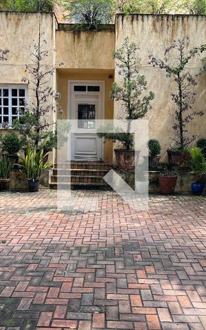Casa à venda com 460m², 4 quartos e 4 vagasFachada