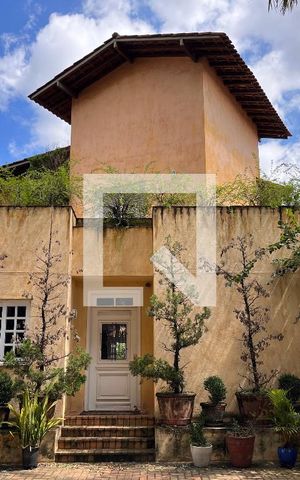 Casa à venda com 460m², 4 quartos e 4 vagasFachada
