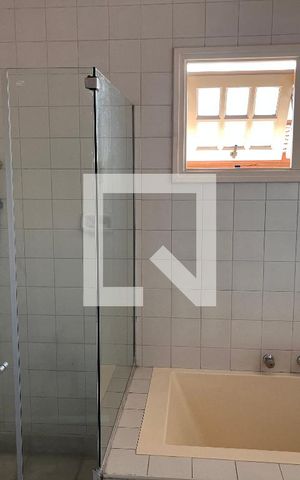 Casa à venda com 460m², 4 quartos e 4 vagasBanheiro 03