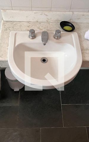 Casa à venda com 460m², 4 quartos e 4 vagasBanheiro 02