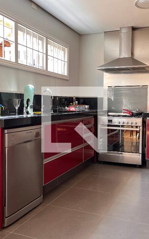 Casa à venda com 460m², 4 quartos e 4 vagasCozinha