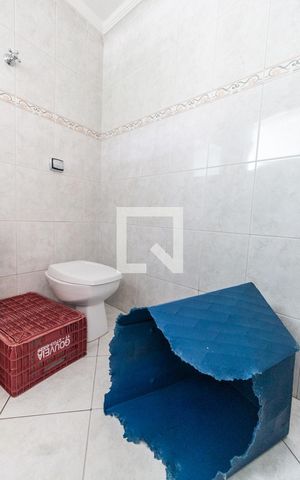 Casa de condomínio à venda com 289m², 3 quartos e 4 vagas Casa de condomínio à venda com 289m², 3 quartos e 4 vagasBanheiro de serviço 2