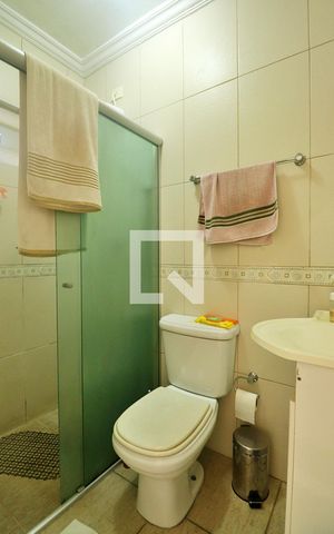 Casa à venda com 350m², 3 quartos e 5 vagasSuíte 2- Banheiro do Quarto 2
