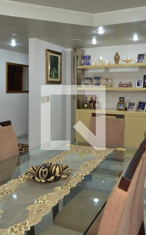 Casa à venda com 500m², 7 quartos e 6 vagas Casa à venda com 500m², 7 quartos e 6 vagasSala de Jantar