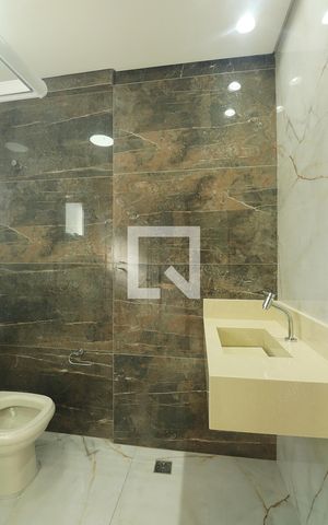 Apartamento à venda com 77m², 2 quartos e 1 vagaSuíte - Banheiro do Quarto 1