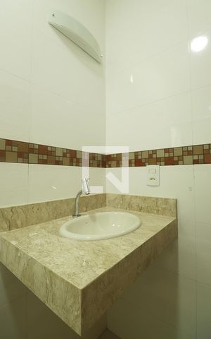 Apartamento à venda com 77m², 2 quartos e 1 vagaBanheiro Social