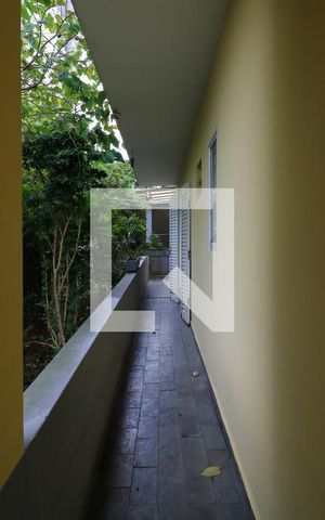 Casa para alugar com 248m², 5 quartos e 4 vagasCorredor externo