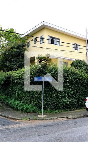 Casa para alugar com 248m², 5 quartos e 4 vagasFachada