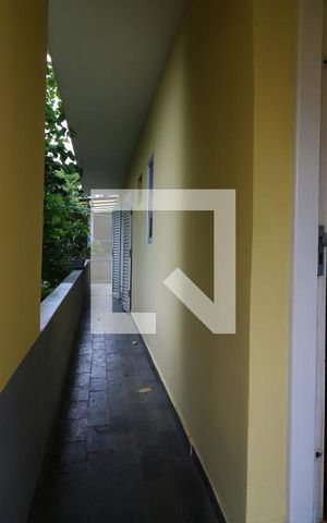 Casa para alugar com 248m², 5 quartos e 4 vagasCorredor externo